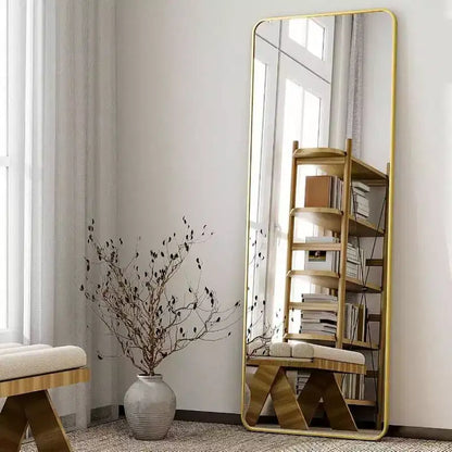 Specchio a figura intera da 56 x 21 pollici con cornice in alluminio dorato dagli angoli arrotondati per soggiorno, camera da letto, guardaroba, specchio da parete o da appoggio