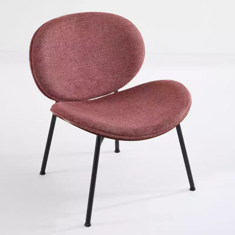 Sedia da pranzo Sleek Shell, morbido tessuto con robuste gambe in metallo, moderno di metà secolo, finitura noce