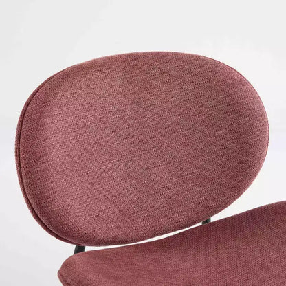 Sedia da pranzo Sleek Shell, morbido tessuto con robuste gambe in metallo, moderno di metà secolo, finitura noce