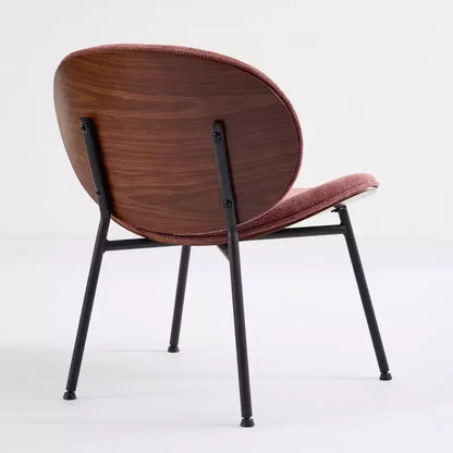 Sedia da pranzo Sleek Shell, morbido tessuto con robuste gambe in metallo, moderno di metà secolo, finitura noce