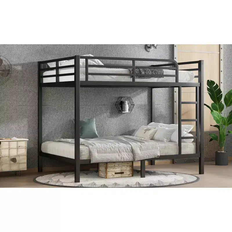 Letto a castello in metallo Full over Full, struttura resistente e silenziosa, spazio contenitore sotto il letto, nero e bianco