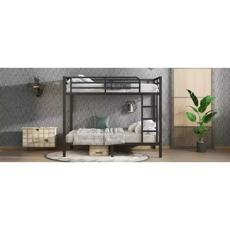 Letto a castello in metallo Full over Full, struttura resistente e silenziosa, spazio contenitore sotto il letto, nero e bianco