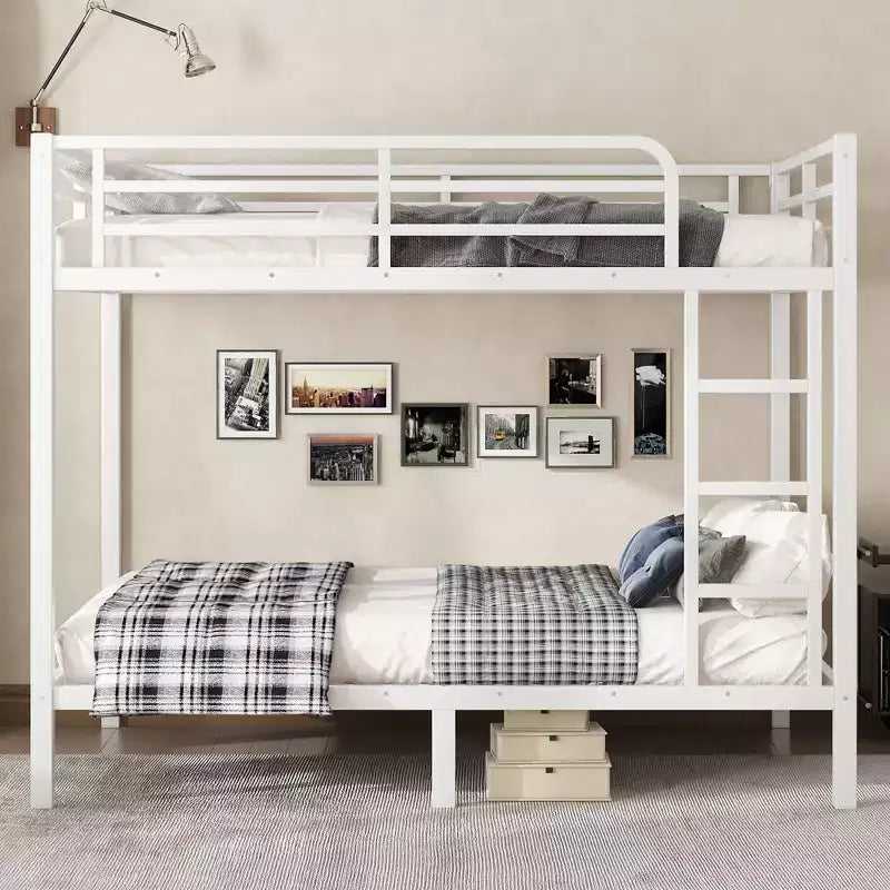 Letto a castello in metallo Full over Full, struttura resistente e silenziosa, spazio contenitore sotto il letto, nero e bianco