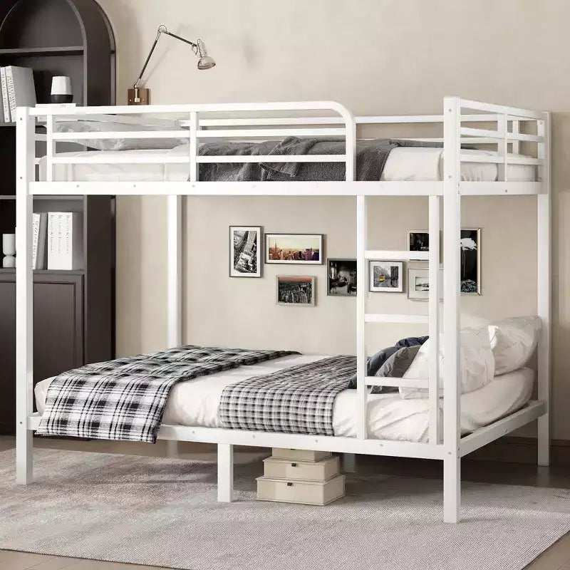 Letto a castello in metallo Full over Full, struttura resistente e silenziosa, spazio contenitore sotto il letto, nero e bianco