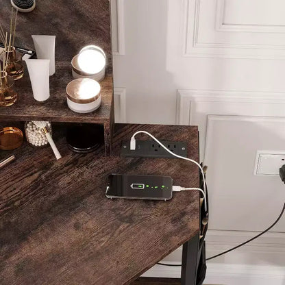 Specchiera Angolare da Comodino - Specchio a 3 Ante con 3 Modalità di Illuminazione, Stazione di Ricarica Integrata con Prese e Porte USB, per Camera da Letto, Studio di Trucco