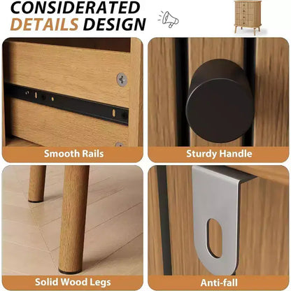 Comodino Boho con 4 Cassetti, Tavolino da Notte in Rattan con Maniglie Nere Opache e Gambe in Legno, Finitura Naturale