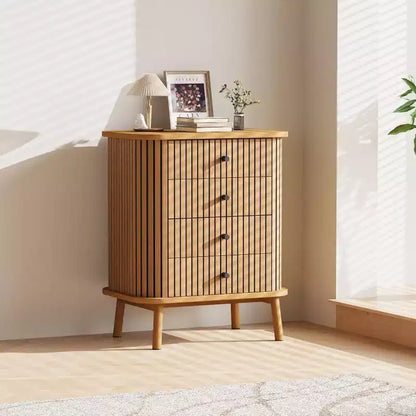 Comodino Boho con 4 Cassetti, Tavolino da Notte in Rattan con Maniglie Nere Opache e Gambe in Legno, Finitura Naturale